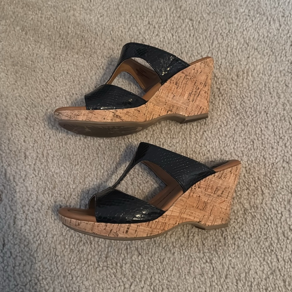 Eurosoft Black and Brown Minimalist Sandals. Size 8M. Used